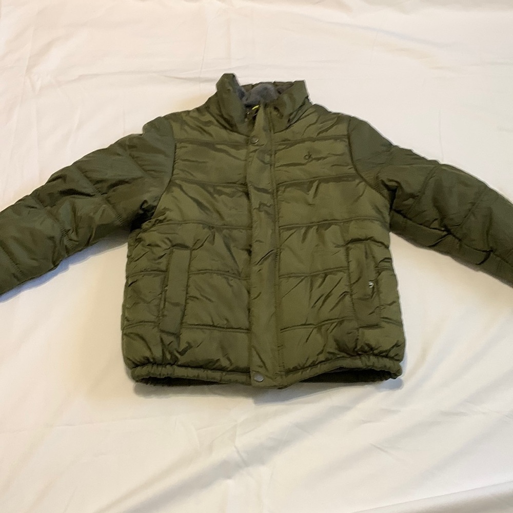 Calvin Klein kids puffs jacket excellent condition size 8(S) green color.